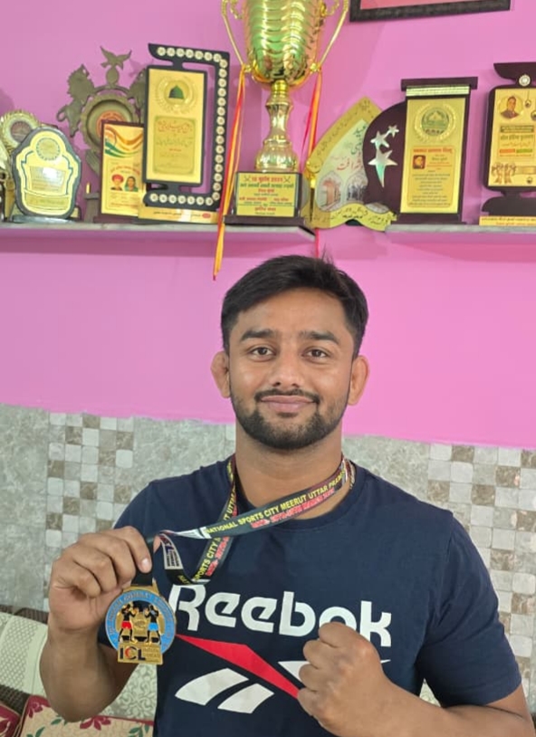 मिक्स मार्शल आर्ट्स इंडिया कॉम्बैट लीग नेशनल गेम्स में नगर के उभरते खिलाड़ी राजा पहलवान ने शानदार प्रदर्शन करते हुए हासिल किया गोल्ड मेडल,,,