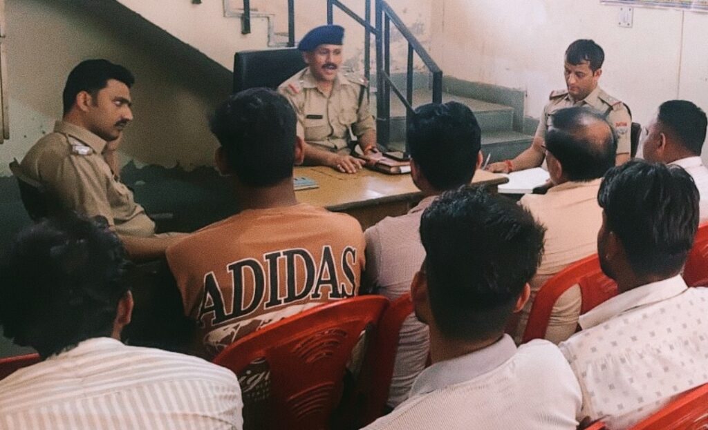 शोभायात्रा को लेकर कलियर पुलिस ने इमलीखेड़ा चौकी में जनप्रतिनिधियों और संभ्रांत नागरिकों के साथ की बैठक,,,