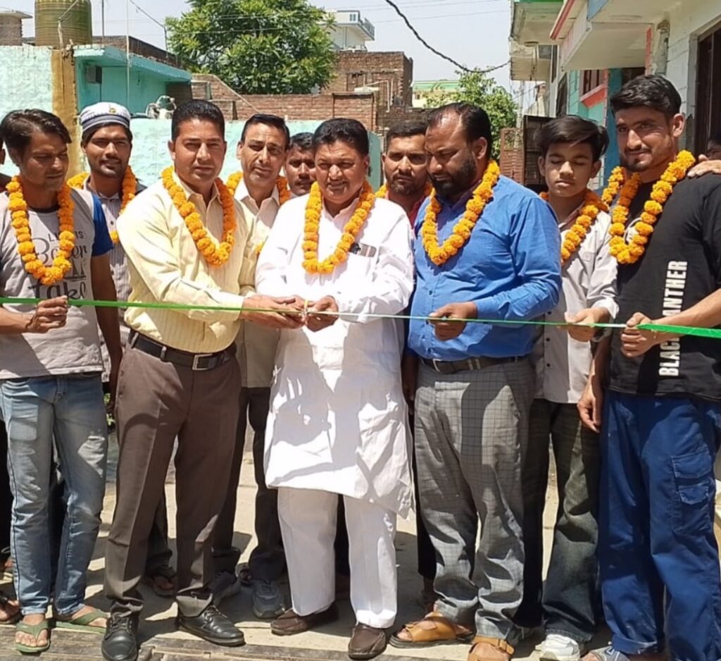 कलियर नगर पंचायत लगातार कार्य कर रही विकास के पथ पर,300 मीटर टाइल्स रोड़ का वार्ड 3 में किया उद्घाटन,,,