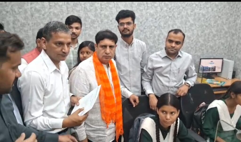 डीएम और कैबिनेट मंत्री ने किया तहसील सौंदर्यकरण का उद्घाटन,,,