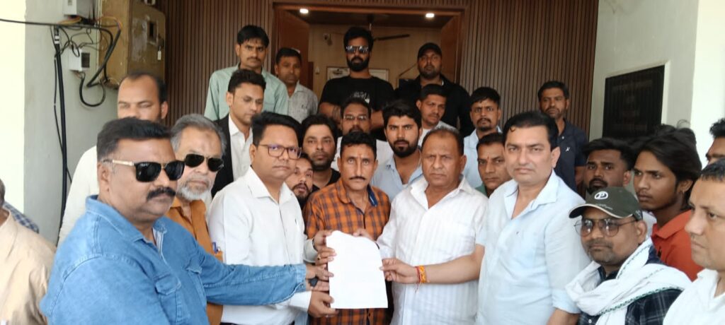 श्रमिकों के न्यूनतम वेतन में बढ़ोतरी की मांग को लेकर कांग्रेस नेताओं ने श्रम विभाग के समक्ष उठाई जोरदार आवाज,,,