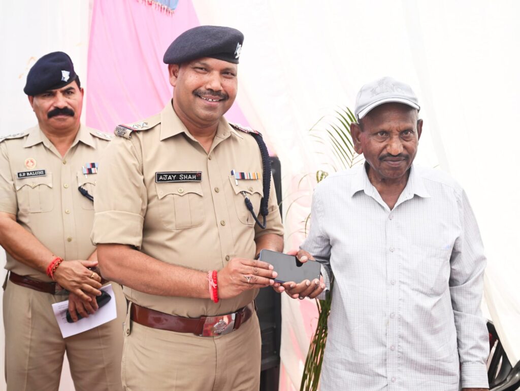 सिडकुल पुलिस ने ऑपरेशन रिकवरी के तहत 152 खोए हुए मोबाइल फोन बरामद कर उनके असली मालिकों को सौंपे, बरामद मोबाइल फोन की कुल कीमत करीब 36 लाख रुपये से अधिक गयी आंकी ,,,