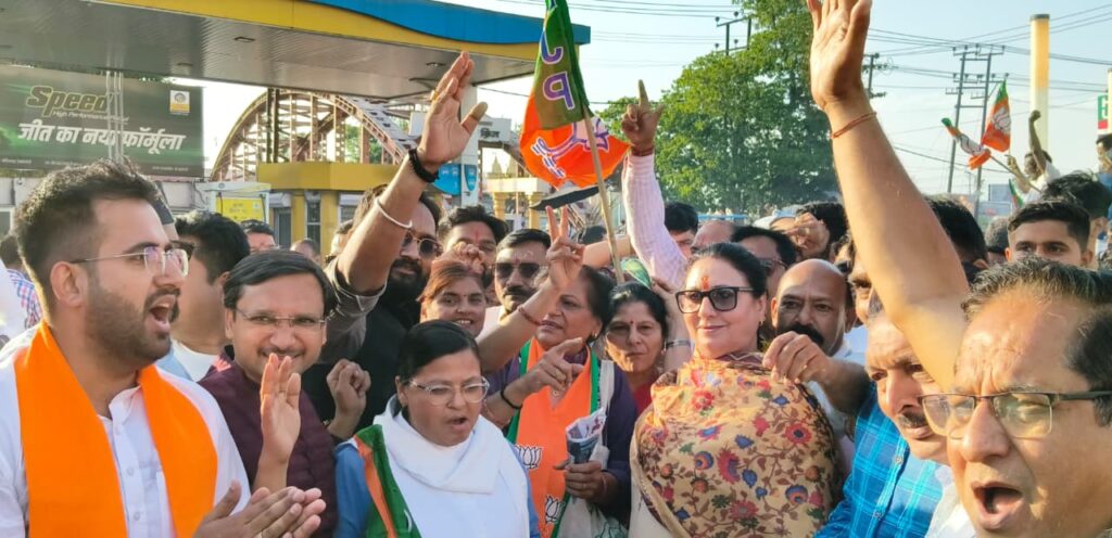 पश्चिम बंगाल,आसाम व पांडिचेरी में भाजपा की जीत पर रुड़की में कार्यकर्ताओं ने जोरदार ढंग से मनाया जश्न,,,