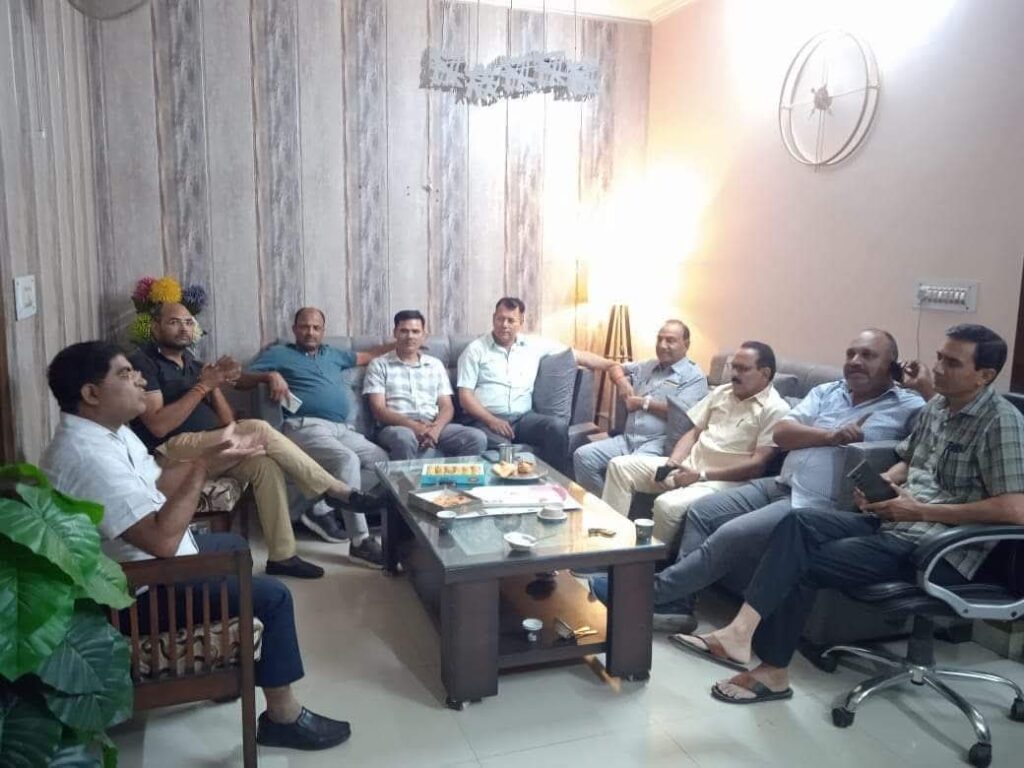 सैनी जागृति मिशन रुड़की की एक आवश्यक बैठक सी ए युद्धवीर सिंह सैनी के देहरादून रोड स्थित कार्यालय पर हुई सम्पन्न,,,