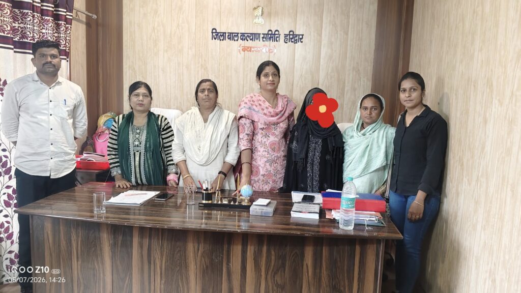 नागपुर से लापता चल रही नाबालिग बच्ची को सकुशल बरामद कर पुलिस ने उसके परिजनों से मिलवाया,,,