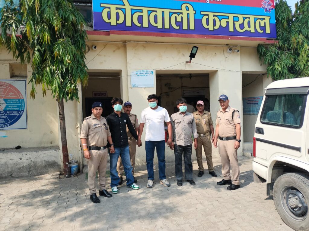 पुलिस ने गैंग को नशा, पैसा और हथियार उपलब्ध कराने वाले तीन मास्टरमाइंड आरोपियों को किया गिरफ्तार,,,