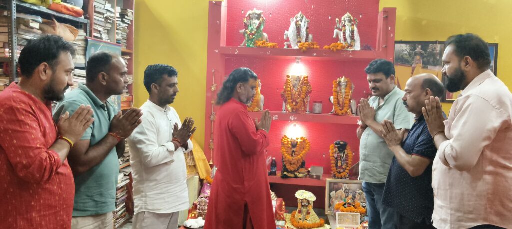 ज्योतिष गुरुकुलम में शनि देव जयंती के पावन अवसर पर हुई विशेष पूजा-अर्चना,1008 आहुति देकर की गई राष्ट्र कल्याण की कामना,,,