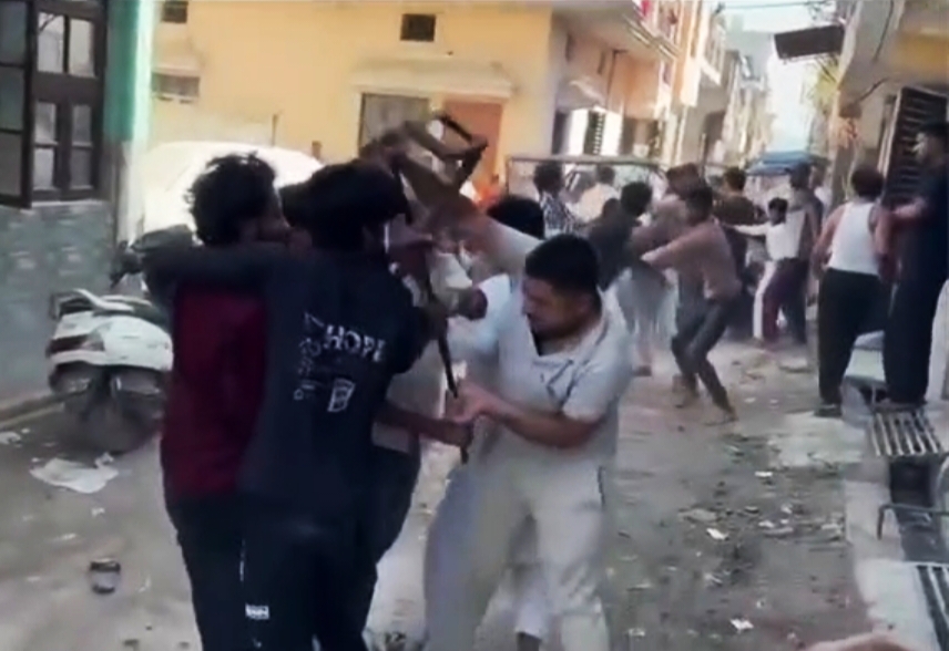 ज्वालापुर में सराय क्षेत्र की गायत्री विहार कॉलोनी में ट्रैक्टर-ट्रॉली की हल्की टक्कर के बाद दो पक्षों में हुआ खूनी संघर्ष,,,