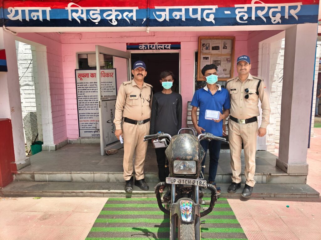 सिडकुल क्षेत्र में चाकू की नोक पर मोबाइल लूट की वारदात को अंजाम देने वाले दो बदमाश आखिरकार पुलिस के शिकंजे में आये,,,