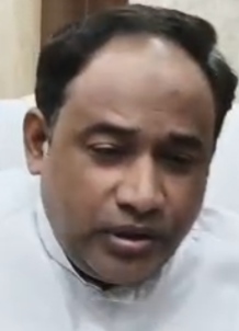 नगर पालिका के सहयोग से चौक चौराहे पर लगी रेड लाईट,,,