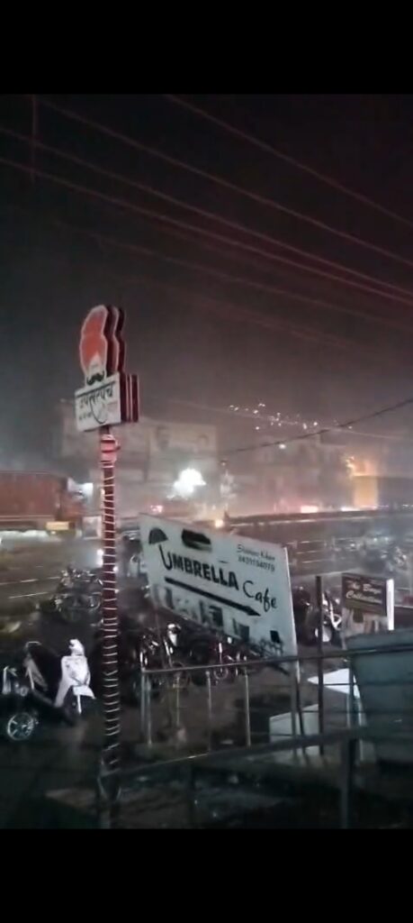 रुड़की में आसमानी आफत का LIVE वीडियो, मंगलौर में धमाके के साथ गिरी बिजली, रोंगटे खड़े कर देगा यह मंजर…