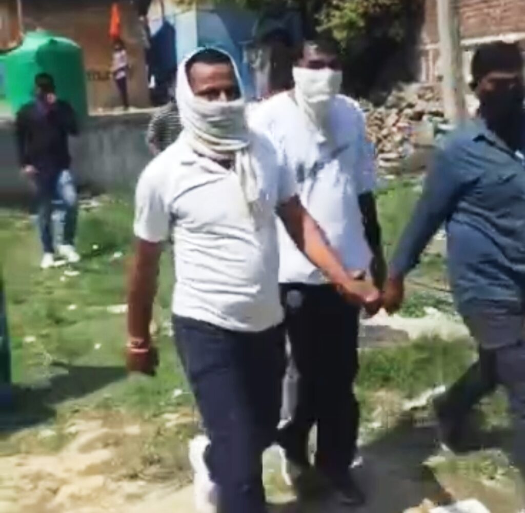 बहादराबाद क्षेत्र में हाईवे किनारे शनि देव मंदिर के पास स्थित एक बेशकीमती भूखंड पर कब्जे के प्रयास को लेकर सोमवार को दिनभर हाई वोल्टेज ड्रामा ,,,