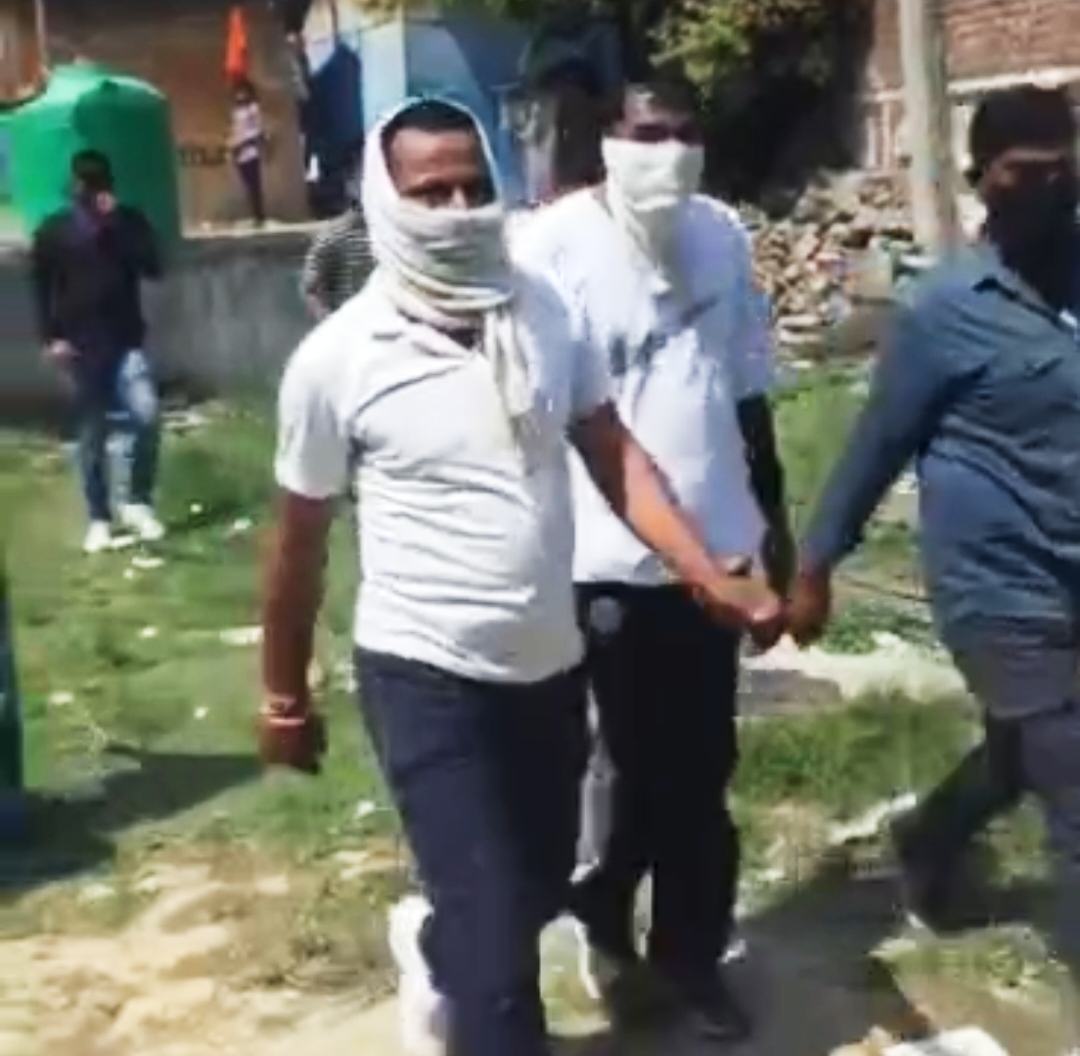 बहादराबाद क्षेत्र में हाईवे किनारे शनि देव मंदिर के पास स्थित एक बेशकीमती भूखंड पर कब्जे के प्रयास को लेकर सोमवार को दिनभर हाई वोल्टेज ड्रामा ,,,