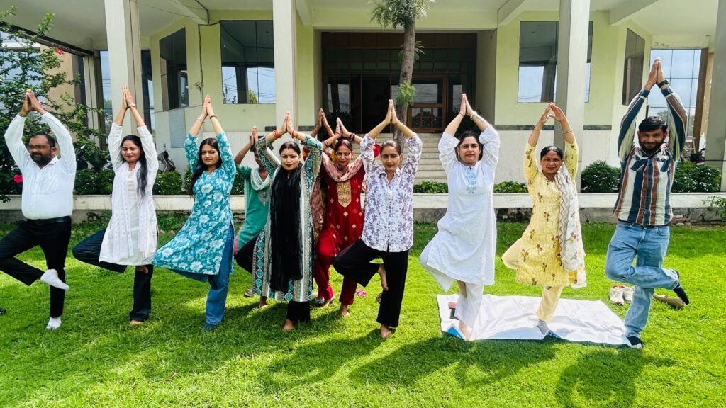 बेड़पुर चौक-सोहलपुर मार्ग स्थित इंस्टिट्यूट ऑफ प्रोफेशनल स्टडीज (आईपीएस) कॉलेज में भी उत्साह और उल्लास के साथ योगाभ्यास कार्यक्रम किया आयोजित,,,