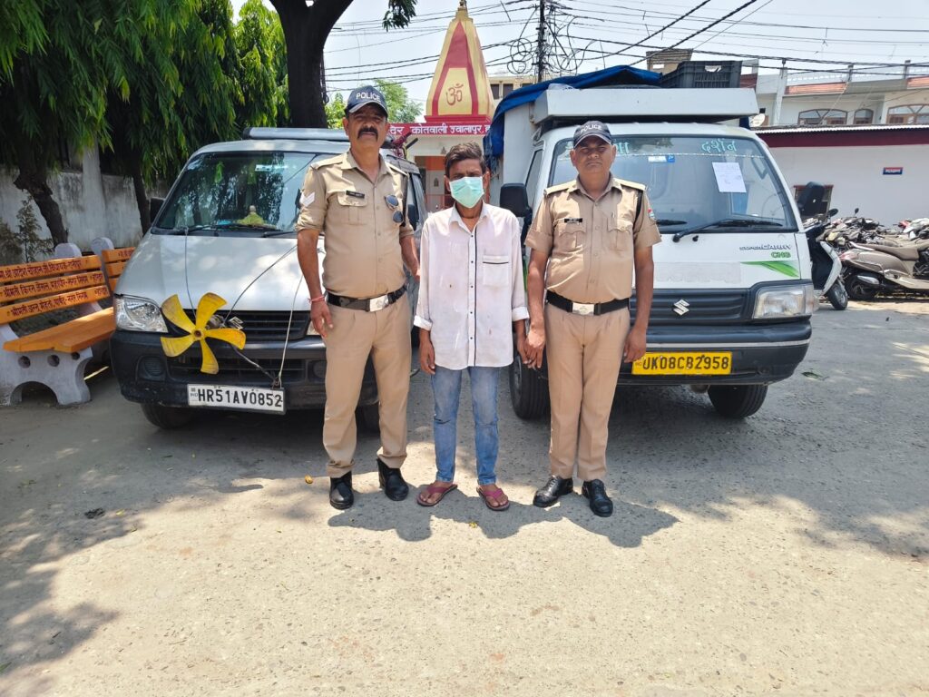 महज कुछ घंटों के भीतर ज्वालापुर पुलिस ने एक शातिर चोर को गिरफ्तार कर चोरी की गई इको स्पोर्ट कार और छोटा हाथी लोडर किया बरामद,,,