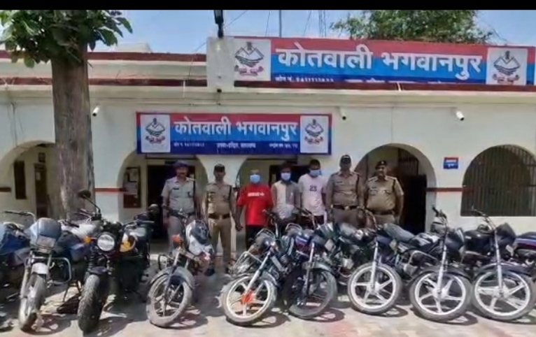 सीसीटीवी के जाल में फंसा वाहन चोर गिरोह, 12 बाइक बरामद, 3 शातिर गिरफ्तार,,,