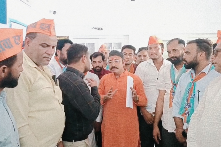 नगला इमरती गांव में हाइवे के निकट भूमाफ़ियाओ द्वारा कब्जा की जमीन को मुक्त कराने के लिये सूरज सेवा दल ने जॉइन्ट मजिस्ट्रेट कार्यलय पर दिया धरना,,,