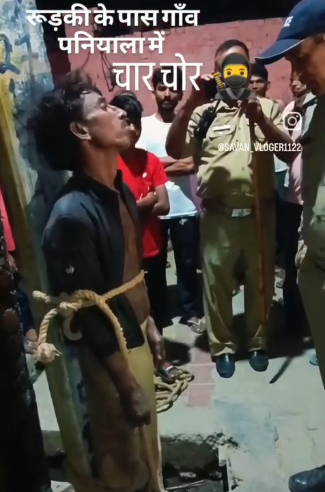 बच्चा चोरी के शक में युवक को खंबे से बांधकर पीटा, पुलिस जांच में बच्चा निकला अर्धविक्षिप्त (मानसिक रूप से अस्वस्थ),,,