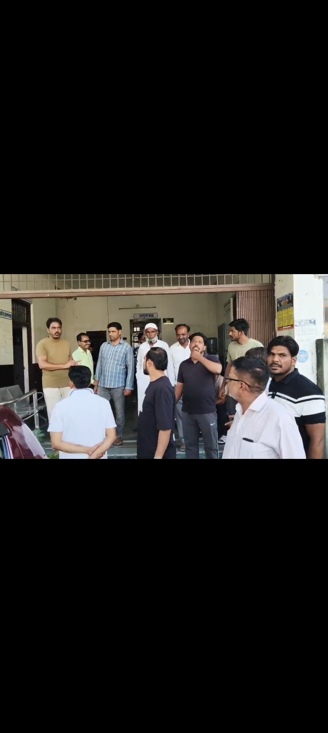 एक साल से पूरी नही हुई जाँच ब्लॉक अधिकारियों पर मिलीभगत का आरोप,,,