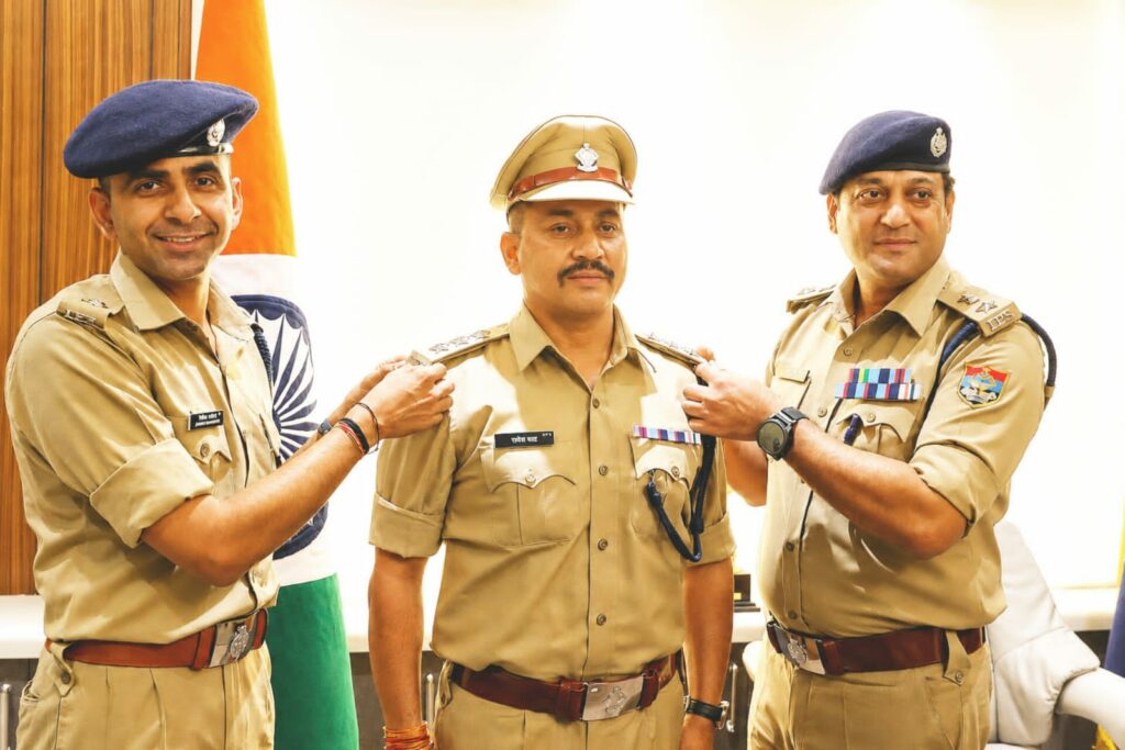 वर्षों की मेहनत, अनुशासन और कर्तव्यनिष्ठा का इनाम तब मिला, जब दो अनुभवी निरीक्षकों के कंधों पर पुलिस उपाधीक्षक (डीएसपी) के सजे सितारे,,,