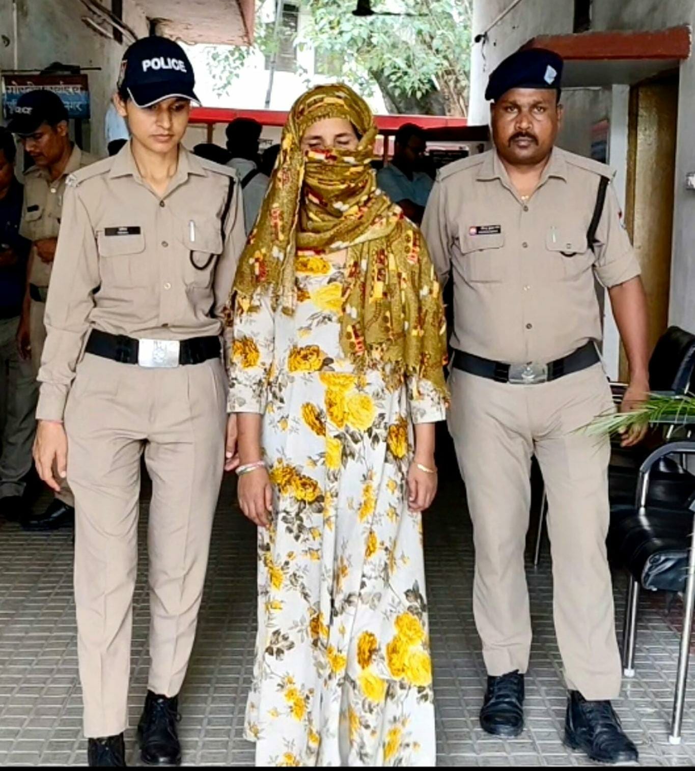 घर में काम करने वाली नौकरानी ने भरोसे का फायदा उठाकर लाखों रुपये के हीरे और सोने के आभूषणों पर कर दिया हाथ साफ ,,,