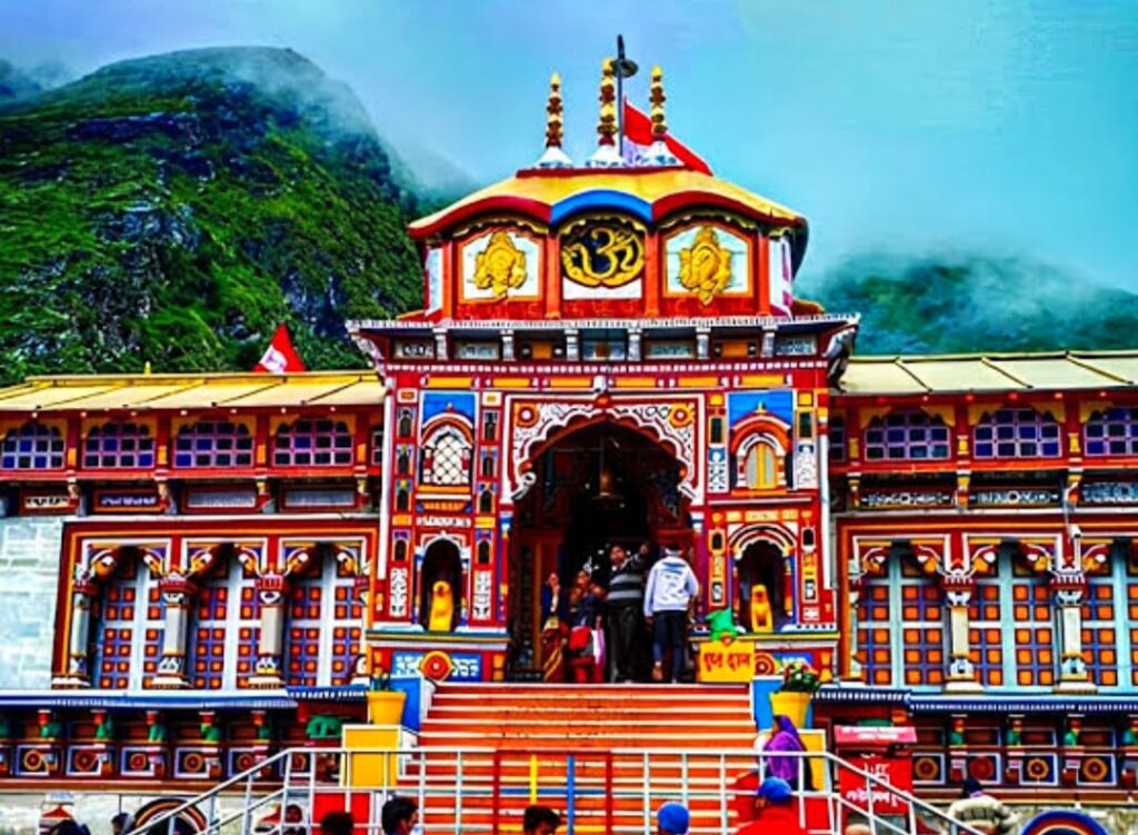 बदरीनाथ धाम में दान-चढ़ावे में कथित हेराफेरी के मामले की जांच अब उस प्रोटोकॉल अधिकारी पर केंद्रित हो गई है, जो 2 जुलाई को चढ़ावे की गिनती के दौरान सीसीटीवी फुटेज में मोबाइल फोन के नीचे नोटों के बंडल ले जाता हुआ दिया दिखाई,,,