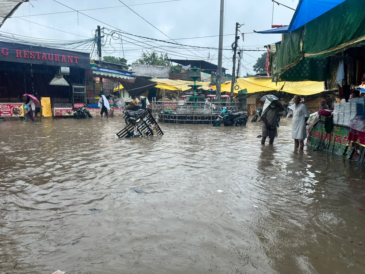 नालों पर अवैध अतिक्रमण के कारण मूसलाधार बारिश ने दरगाह प्रबंधन, नगर पंचायत और प्रशासनिक दावों की एक बार फिर खोलकर रख दी कलई,,,