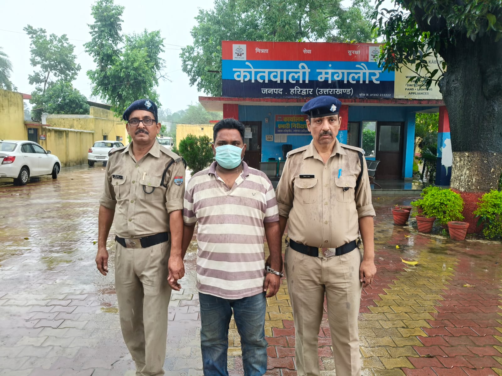 कोतवाली मंगलौर पुलिस ने बड़ी कार्रवाई करते हुए PIT-NDPS एक्ट के अंतर्गत कार्रवाई झेल रहे कुख्यात हिस्ट्रीशीटर व नशा तस्कर सलमान पुत्र जहांगीर निवासी पीरपुरा, कोतवाली मंगलौर को किया गिरफ्तार ,,,