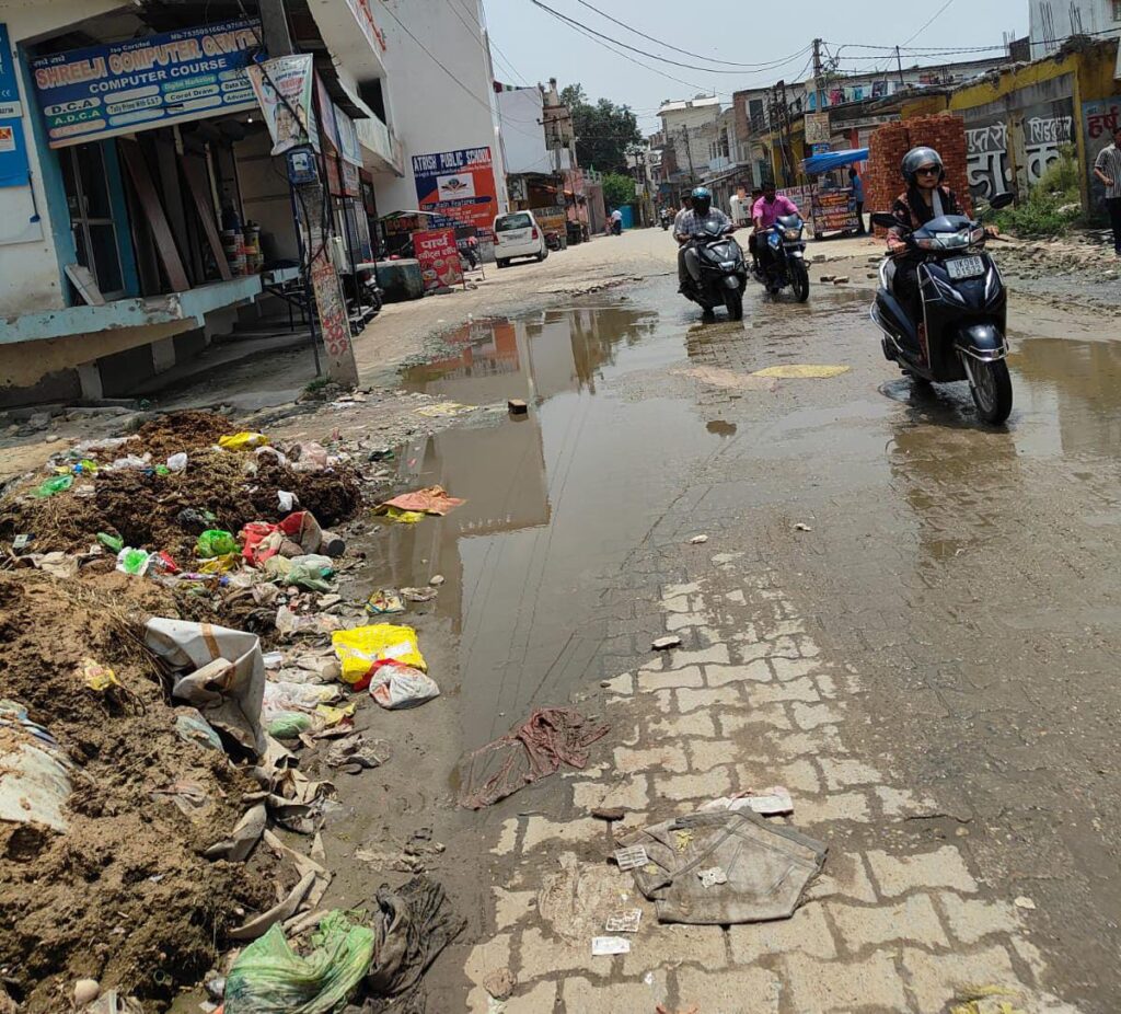 शिवालिक नगर पालिका का हिस्सा बनने के बाद सिडकुल क्षेत्र से सटी सिद्धांत एनक्लेव, केशव विहार, गणेश विहार, खालसा कॉलोनी और अलप्स कॉलोनी सहित आसपास की कॉलोनियों के हालात लगातार हो रहे बद से बदतर ,,,