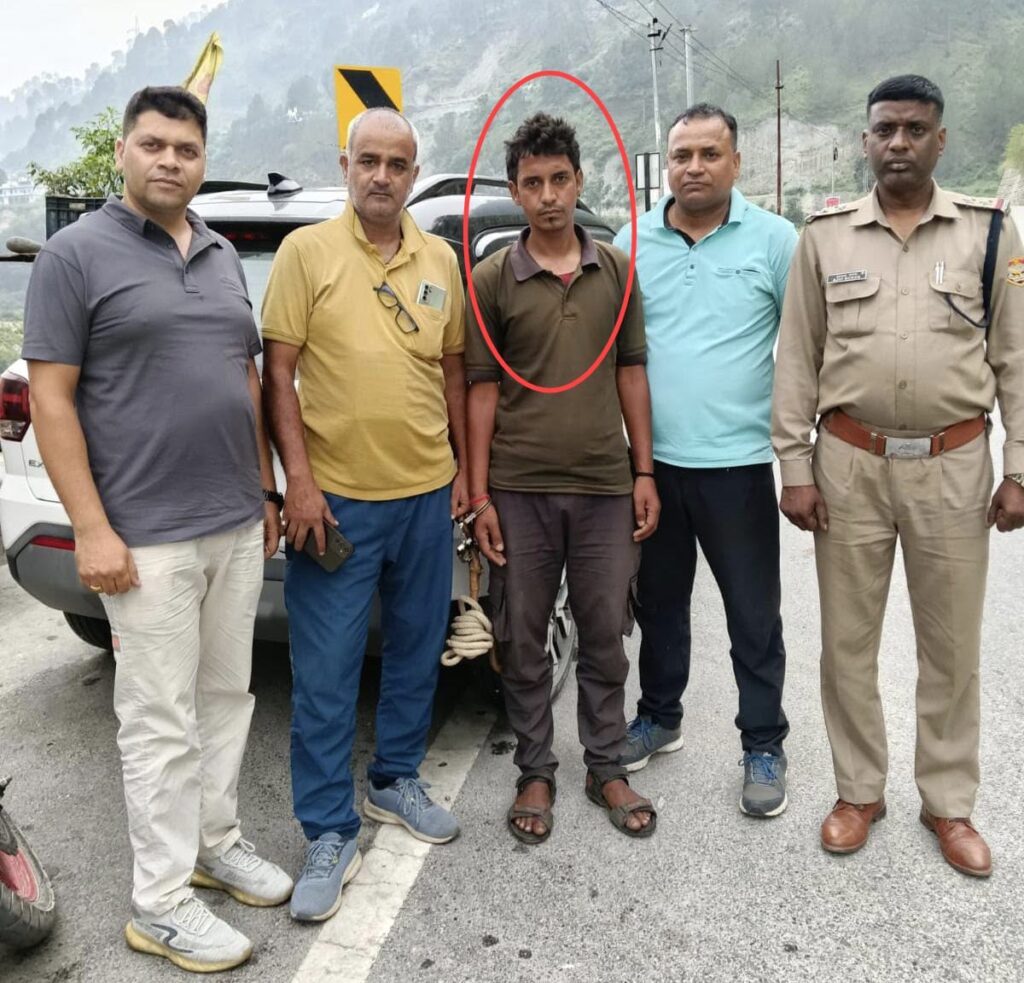 पुलिस की आंखों में धूल झोंकते आ रहे पांच हजार रुपये का इनामी नशा तस्कर आखिरकार एसओजी की सटीक सुरागरसी और तकनीकी निगरानी के जाल में फंसा,,,