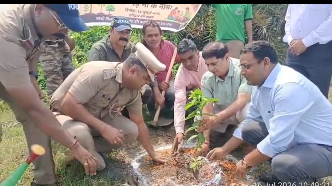 रुड़की के आसफनगर क्षेत्र में कैबिनेट मंत्री प्रदीप बत्रा ने वन विभाग के अधिकारियों, जनप्रतिनिधियों और स्थानीय लोगों के साथ किया पौधारोपण,,,