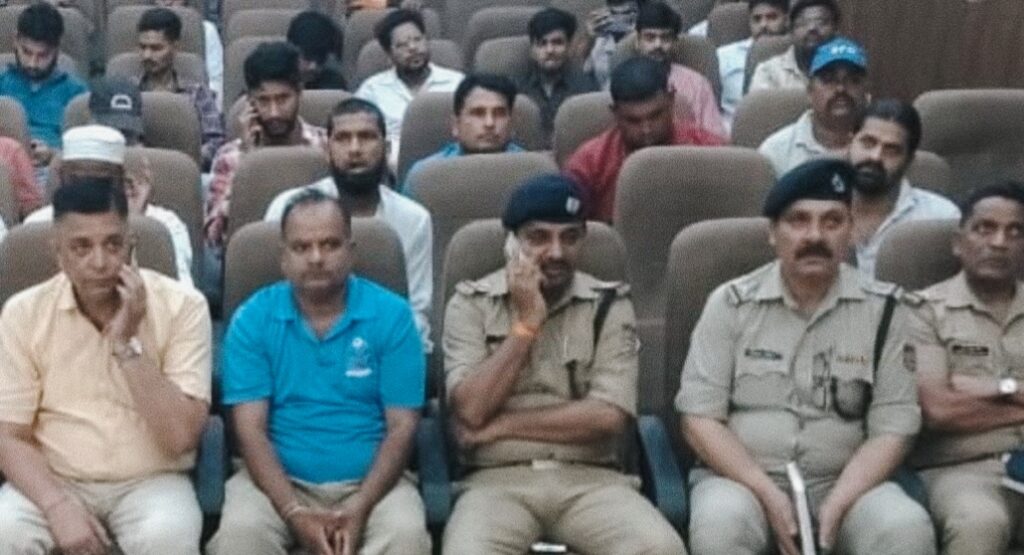 कांवड़ यात्रा को सकुशल,शांतिपूर्ण-व्यवस्थित ढंग से संपन्न कराने के लिए एसपी देहात शेखर चंद्र सुयाल ने पुलिस अधिकारियों तथा एसपीओ के साथ बैठक की आयोजित,,,