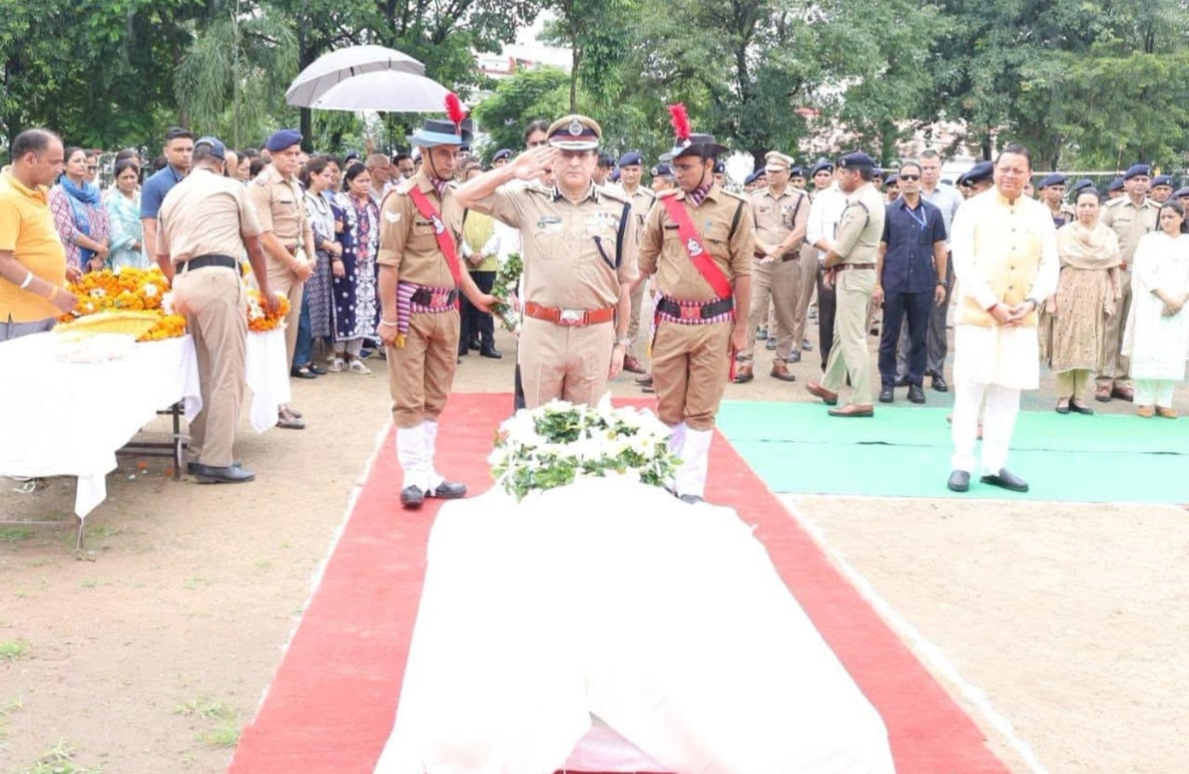 उत्तराखंड पुलिस ने एलआईयू में तैनात दिवंगत निरीक्षक मनोज मनराल को पूरे राजकीय सम्मान के साथ दी अंतिम विदाई,,,
