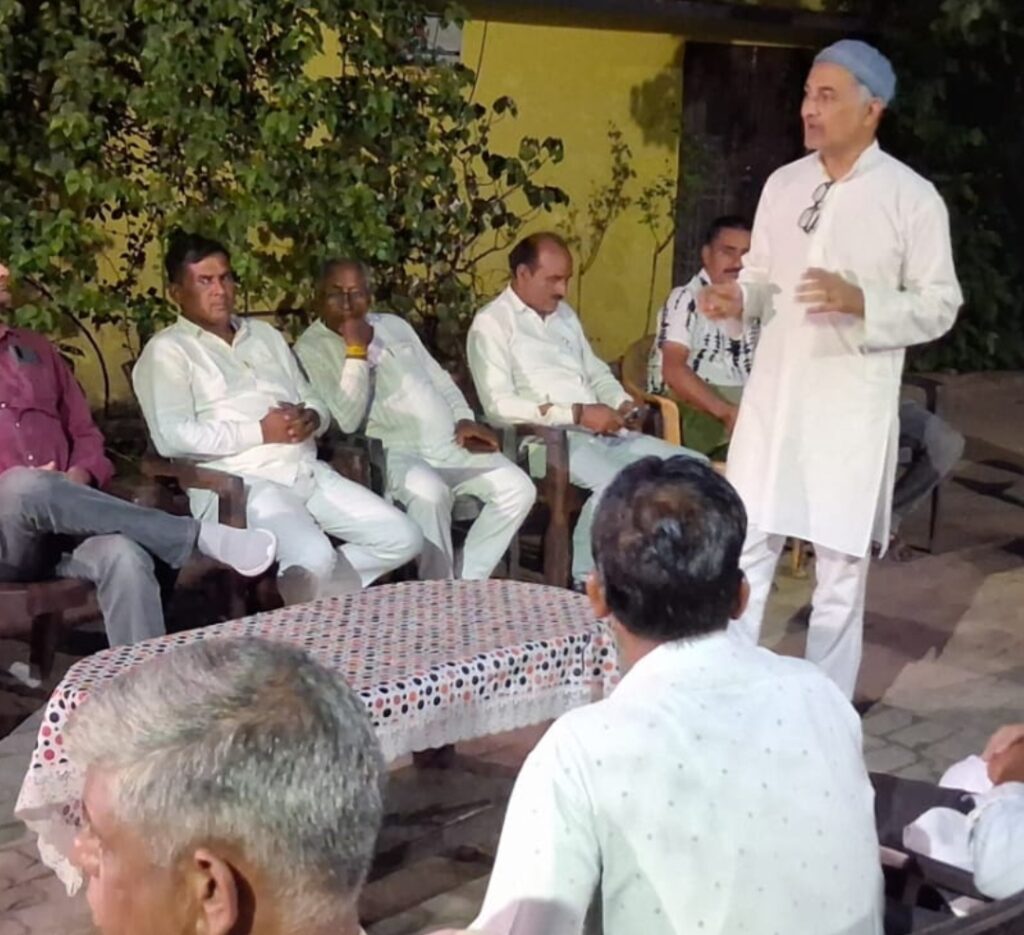 कांग्रेस के राष्ट्रीय सचिव व वरिष्ठ विधायक काजी निजामुद्दीन के नेतृत्व में मोहल्ला किला से रोडवेज बस स्टैंड तक हजारों कार्यकर्ताओं और समर्थकों के साथ निकाला कैंडल मार्च