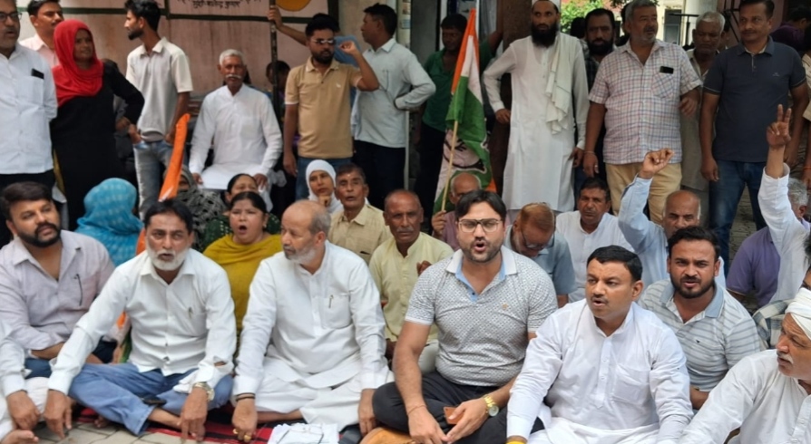 रुड़की महानगर कांग्रेस ने नए राशन कार्डों के बनवाने में दिक्कतें आने एवं राशन वितरण में गड़बड़ी का आरोप लगाकर किया खाद्य-आपूर्ति कार्यालय के बाहर धरना प्रदर्शन,,,