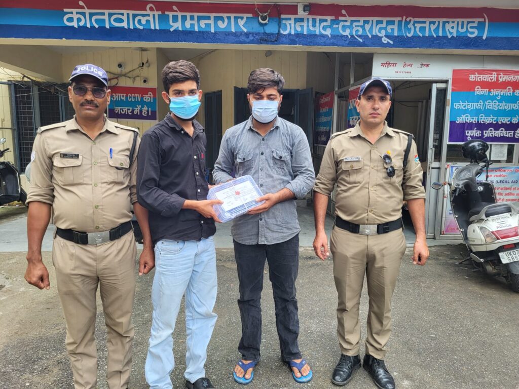 दोस्ती की आड़ में ब्लैकमेलिंग का सनसनीखेज खेल खेलने वाले राजस्थान के दो बीएससी एग्रीकल्चर के छात्रों को दून पुलिस ने महज 24 घंटे के भीतर किया गिरफ्तार ,,,