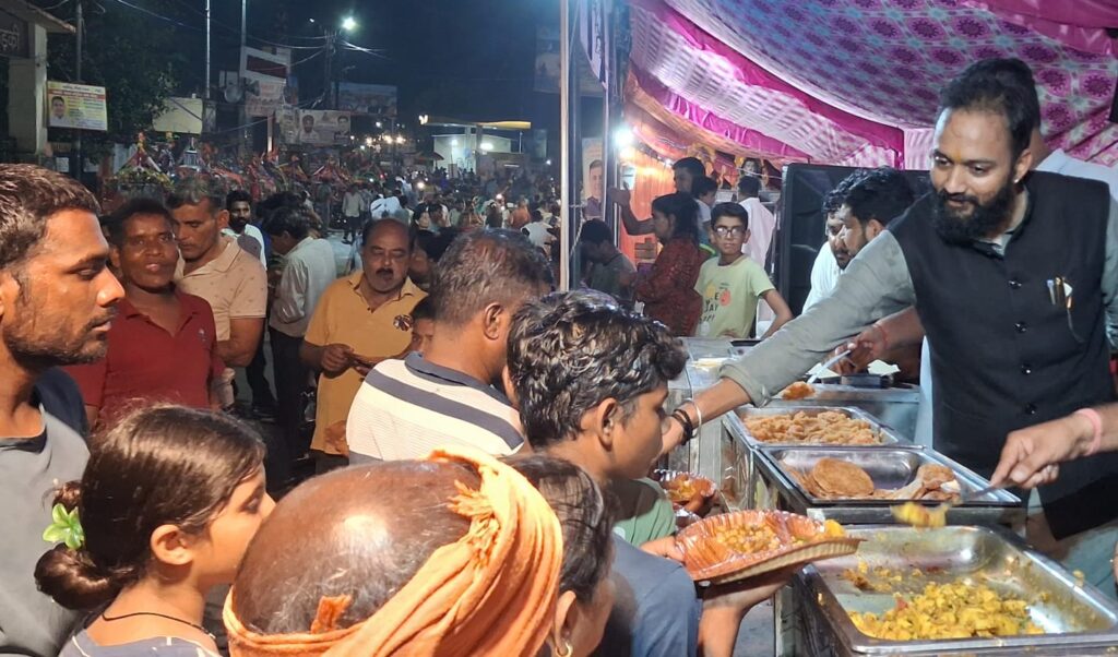 कांवड़ सेवा शिविर में शिवभक्तों की सेवा कर इं०चैरब जैन ने श्रद्धा,सेवा और समर्पण का पेश किया अनुपम उदाहरण,,,