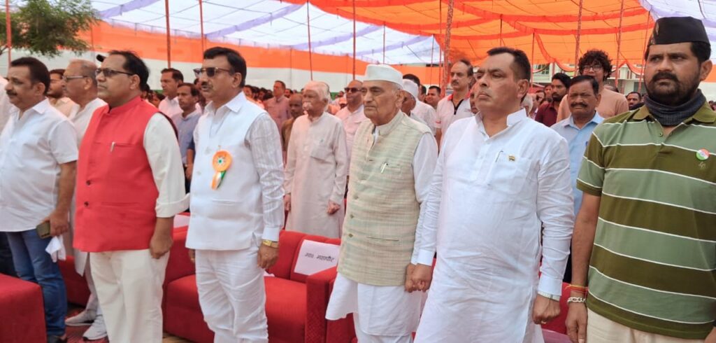 नगर में धूमधाम से मना 80-वां स्वतंत्रता दिवस,प्रथम महिला मेयर ने किया ध्वजारोहण,नगर आयुक्त ने दिया स्वच्छता का संदेश,,,