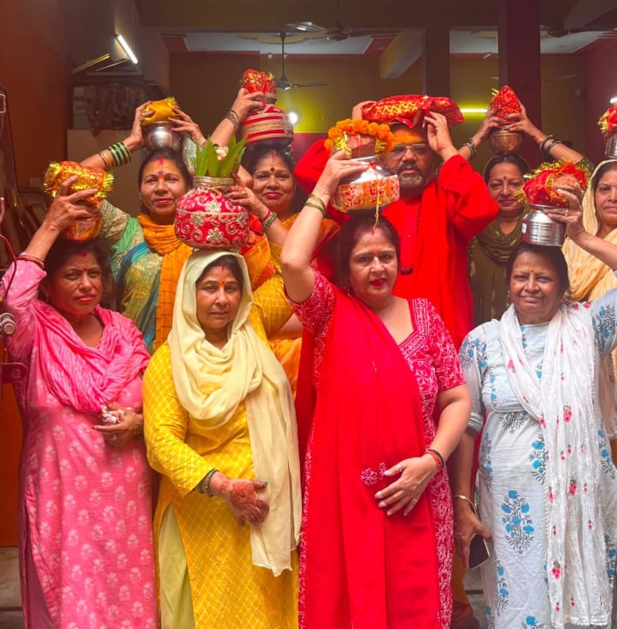 ज्योतिष गुरुकुलम में भव्य कलश यात्रा के साथ आज से श्रीशिव महापुराण कथा का हुआ शुभारंभ,आचार्य रमेश सेमवाल जी महाराज,,,