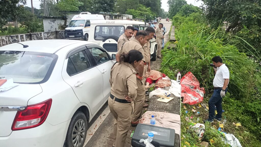 महिला की गला रेत कर हत्या शव को नहर किनारे फेंका,पुलिस जांच में जुटी,,,