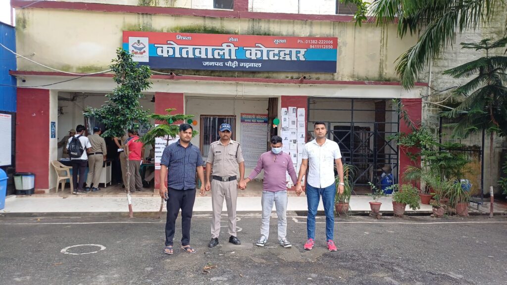 पुलिस ने NDPS एक्ट के मुकदमे में लंबे समय से फरार चल रहे 2500 रुपये के ईनामी वांछित नशा तस्कर को उत्तर प्रदेश के बिजनौर जिले से किया गिरफ्तार,,,