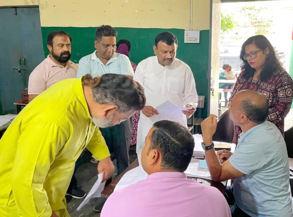 एसआईआर की पुनरीक्षण प्रक्रिया पर सवाल उठाते हुए पूर्व मेयर ने मतदाता सूची में फर्जी आपत्ति पर जताया विरोध,,,