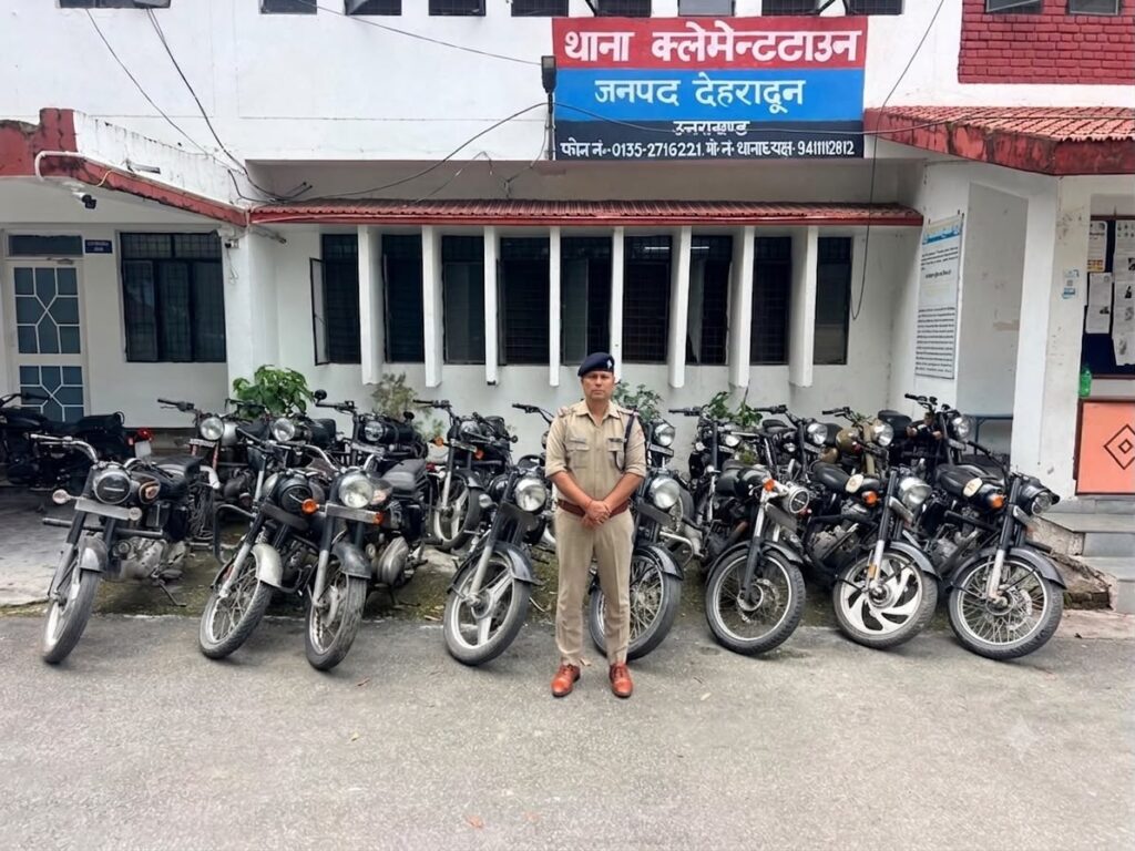 सड़कों और गलियों में बुलेट के मॉडिफाइड साइलेंसर से पटाखों जैसी आवाज निकालकर लोगों का सुकून छीनने वालों पर पुलिस ने बड़ा कसा शिकंजा,,,