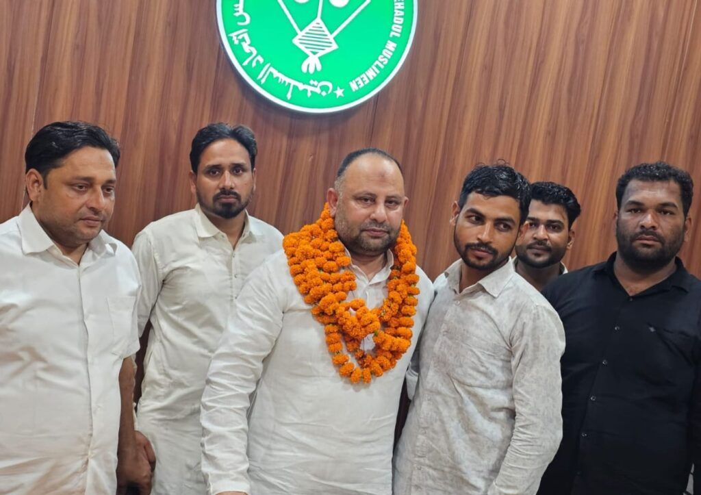 सऊदी अरब से उमराह कर वतन वापस लौटने पर मजलिस के प्रदेश अध्यक्ष डॉक्टर नैयर काजमी का पार्टी कार्यकर्ताओं एवं शुभचिंतकों ने किया स्वागत,,,
