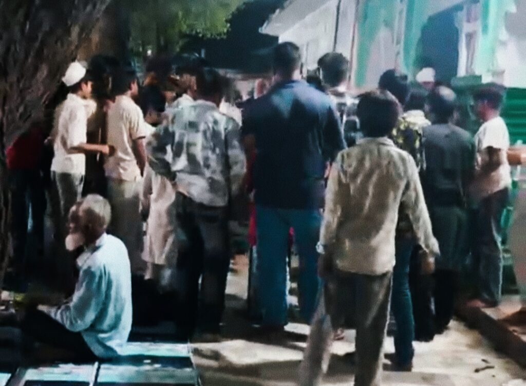 जायरीनों की आस्था के इस पवित्र स्थल पर असामाजिक तत्वों के हौसले लगातार बुलंद नजर आ रहे हैं। कभी जायरीनों से अभद्रता, कभी आपसी मारपीट तो कभी सोशल मीडिया पर वायरल होते वीडियो, दरगाह क्षेत्र की सुरक्षा व्यवस्था पर लगातार खड़े हो रहे सवाल ,,,