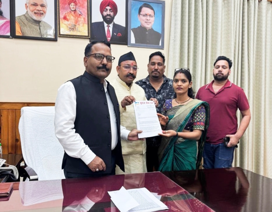 सुराज सेवा दल ने वर्तमान में नैनीताल में तैनात कानूनगो रमेश चंद के खिलाफ मोर्चा खोलते हुए जिलाधिकारी नैनीताल को विस्तृत ज्ञापन सौंपकर तत्काल निलंबन, निष्पक्ष विभागीय जांच और सतर्कता (विजिलेंस) जांच रिपोर्ट तलब किए जाने की मांग की,,,