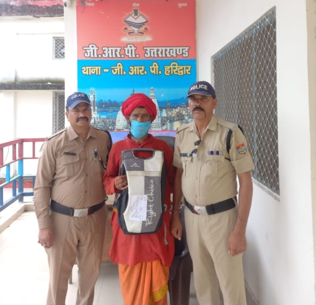 कांवड़ मेले की भीड़ और चलती ट्रेनों में यात्रियों की लापरवाही का फायदा उठाकर वारदातों को अंजाम देने वाले तीन शातिर आखिरकार जीआरपी हरिद्वार के चढ़े हत्थे,,,