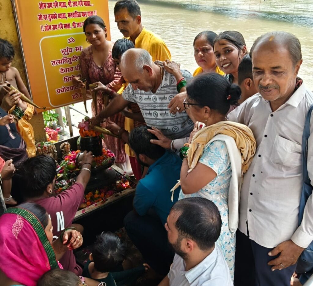 श्री लक्ष्मी नारायण मंदिर, गंगा घाट रुड़की में चल रही कालसर्प योग पूजा के तीसरे दिन सोमवार को विभिन्न धार्मिक अनुष्ठानों का विधि विधान के साथ हुआ आयोजन,,,