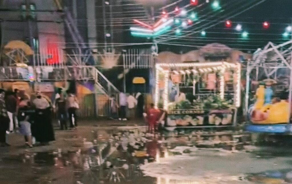 उर्स में मौसम की खराबी से मैदान ने लिया तालाब का रूप झूला सर्कस ठेकेदार के सामने रोजी रोटी का संकट,,,