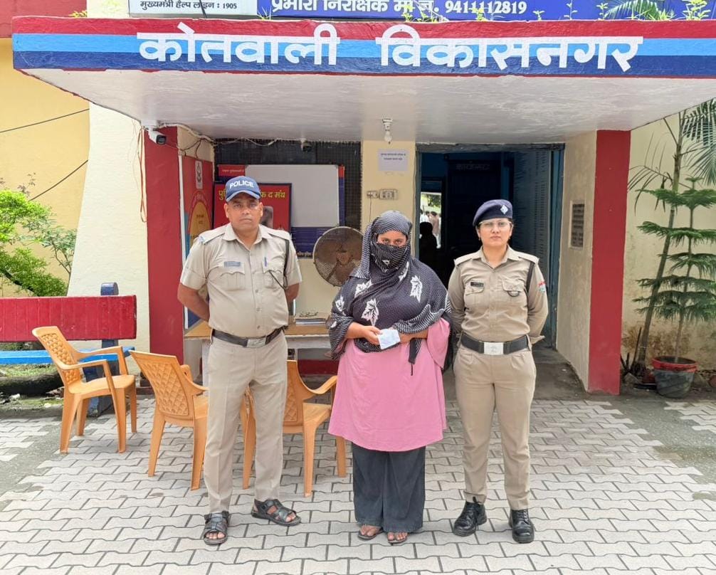 नशे पर देहरादून पुलिस का कड़ा वार एक हिस्टीशितर सहित रुड़की  से स्मैक खरीदकर बेचने निकली महिला गिरफ्तार…..